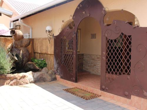 Klerksdorp House | The Willow Tree Guesthouse