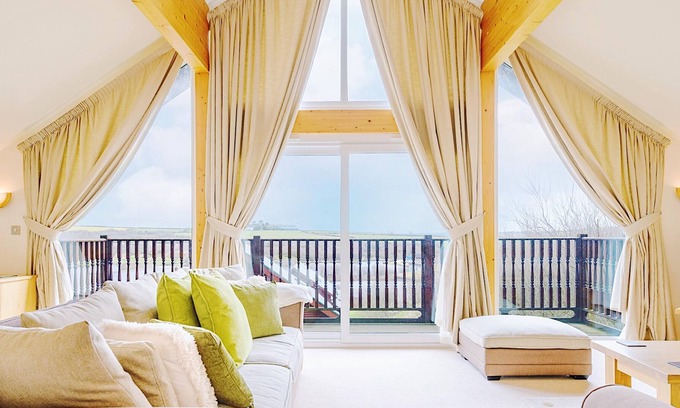 Winnard's Perch Ski Chalet | The Willows - Scandinavian style lodge offering spa, swimming pool, fishing and more. Dog friendly