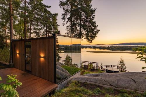 Rlingen Cabin | The WonderInn Mirrored Glass Cabin - Wonderinn Delta