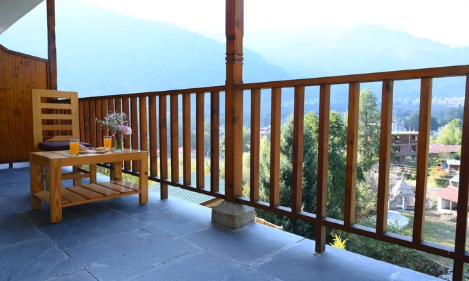 Bashisht Hotel | The Yellow Room- Soulful Abodes