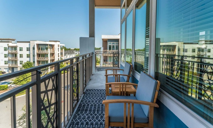 Deerwood Apartment | This apartment is a 3 bedroom(s), 2 bathrooms, located in Jacksonville, FL.
