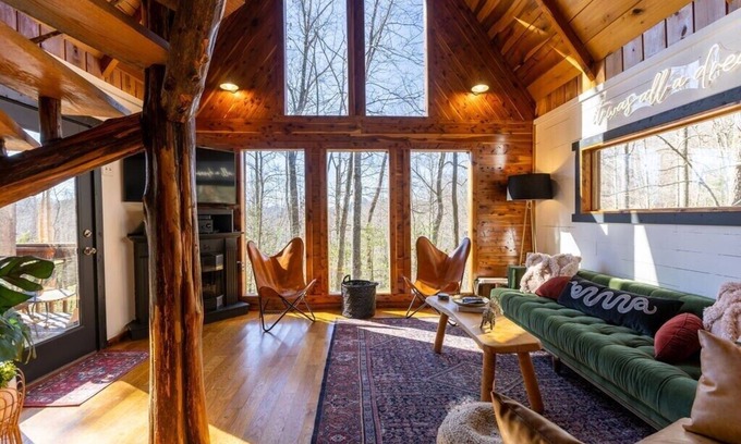 Stanton Cabin | This cabin is a 2 bedroom(s), 2 bathrooms, located in Stanton, KY.