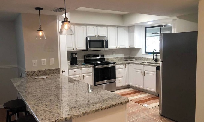 Dixieland Condo | This condominium is a 3 bedroom(s), 2 bathrooms, located in Lakeland, FL.
