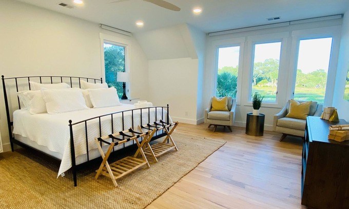 West Ashley Cottage | This is a large and very private, newly built carriage house with Marsh Views!