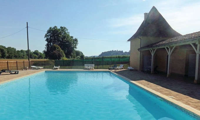 Limeuil Apartment | This magnificent house with a spacious terrace is located in Limeuil, which is officially one of the