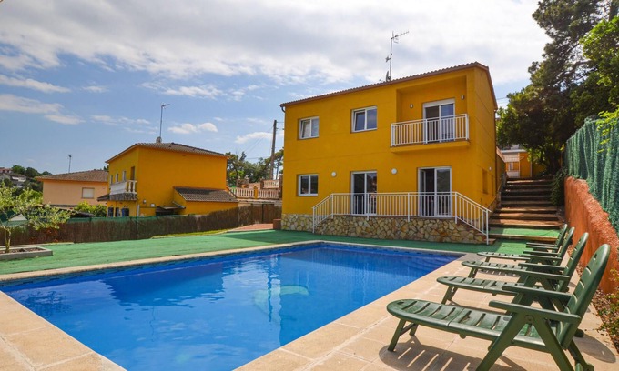 Macanet de la Selva House | This spacious vacation home has its own pool and is located in the urbanization Maçanet de la Selva,