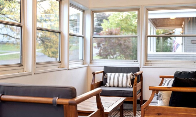 Westside Apartment | Thoughtfully Designed and Fully Equipped