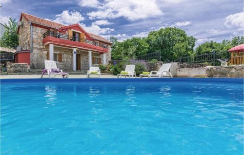 Krusevo House | Three-Bedroom Holiday Home In Krusevo