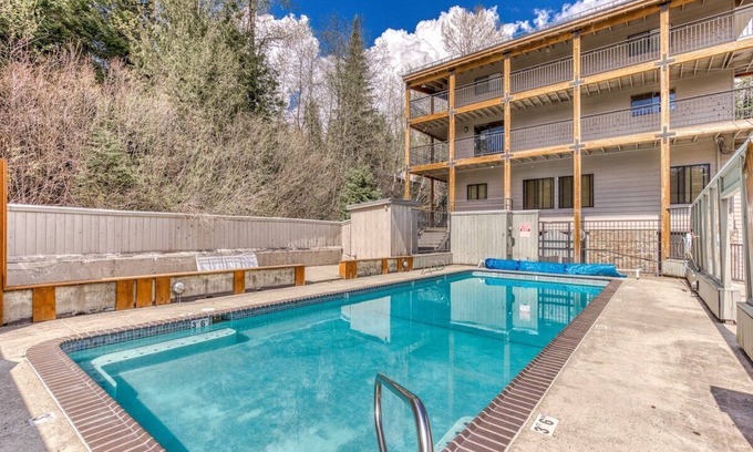 Government Camp Condo | Thunderhead Condo With Heated Pool & Mountain View