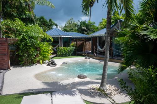Douville House | TIKI PARADISE LODGE FWI