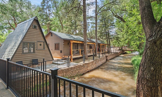 Colorado Springs Cabin | Timber Lodge Cabins 29