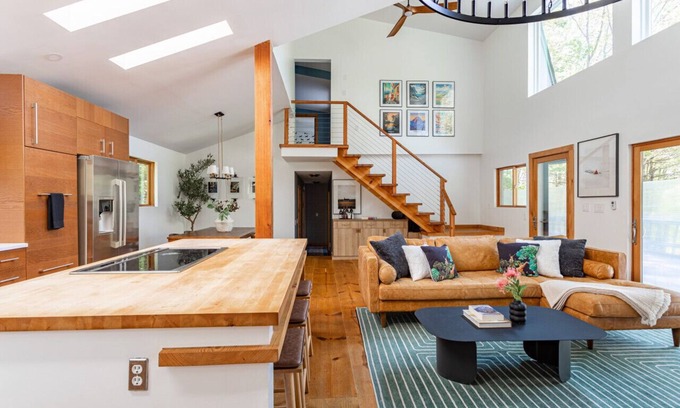 Town of Marbletown Apartment | Timekeepers Retreat