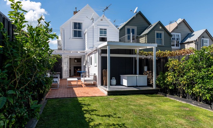 Grey Lynn House | Timeless Heritage Grey Lynn 2BR Beauty