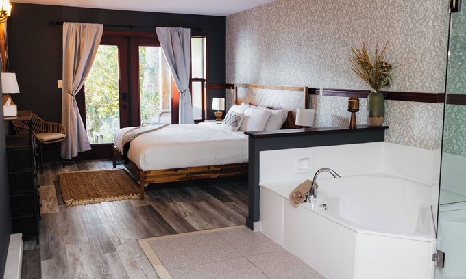 Tofino Apartment | Tofino Oceanfront Hotel Suite 2