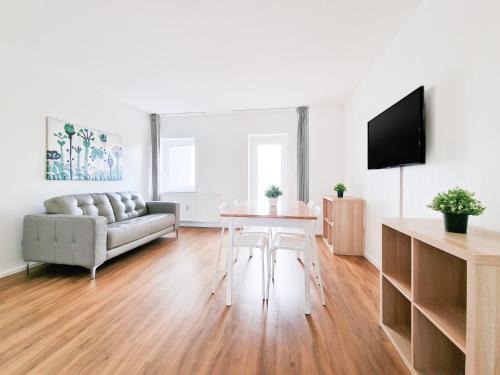 Krefeld Apartment | Tolstov Apartments - 2 Room Apartments - Terrace - 25 Min to Messe DUS