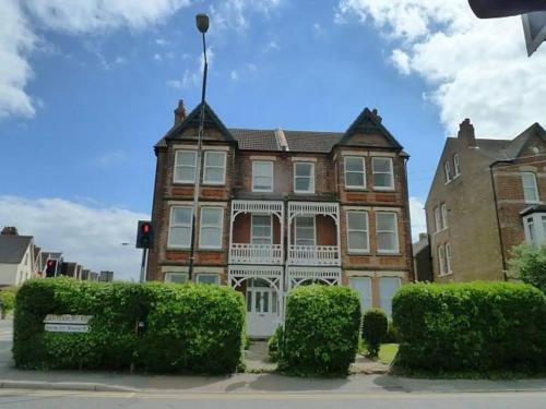 Herne Bay Apartment | Top floor flat with sea view
