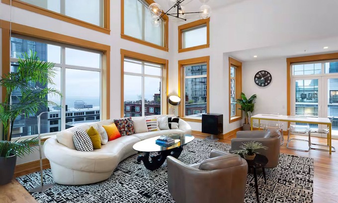 Belltown Condo | Top-Floor Penthouse Loft w/Bay & Space Needle Views in Heart of Seattle