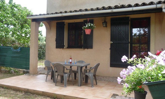 Vidauban Apartment | tourist furniture garden level