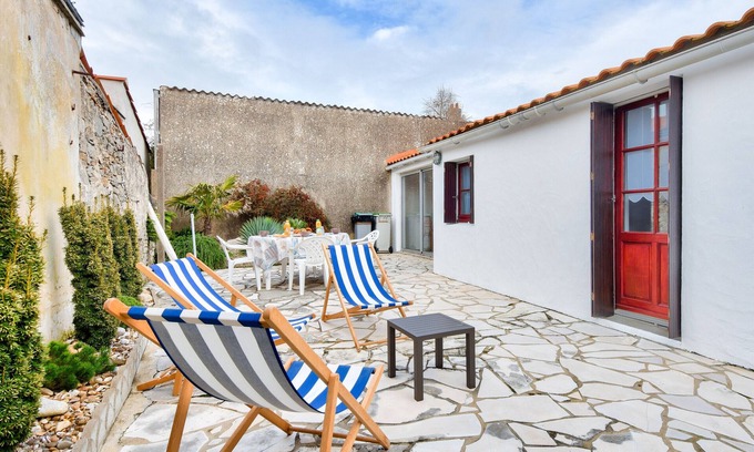 Noirmoutier-en-l'Ile Ski Chalet | Town centre - House for 4 with beautiful courtyard