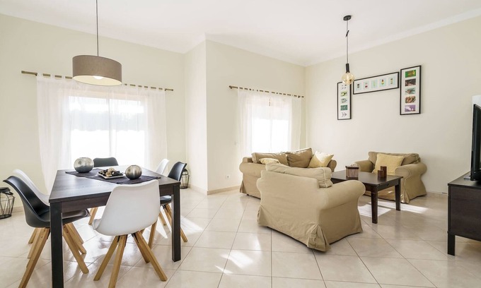 Albufeira Ski Chalet | Townhouse for 6 w/pool and air con in Albufeira