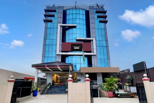 Sualkuchi Hotel | Townhouse Hatigaon Near Medicity Formerly Hotel Grand Majesty