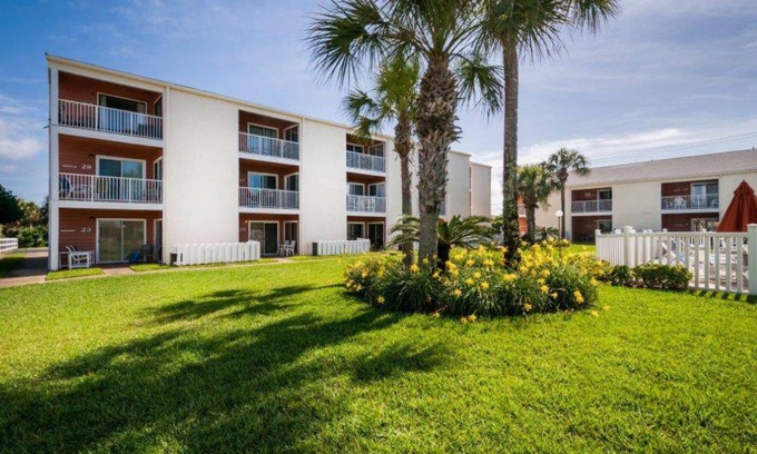 Miramar Beach Hotel | Tradewinds Condominiums #33 by Destin Getaways