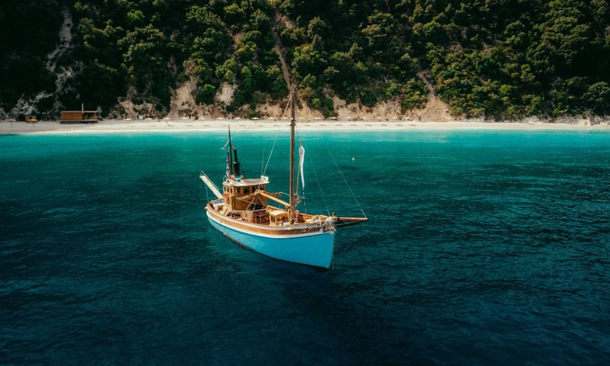 Perigiali Boat Rental | Traditional boat I Ionian spirit cruises