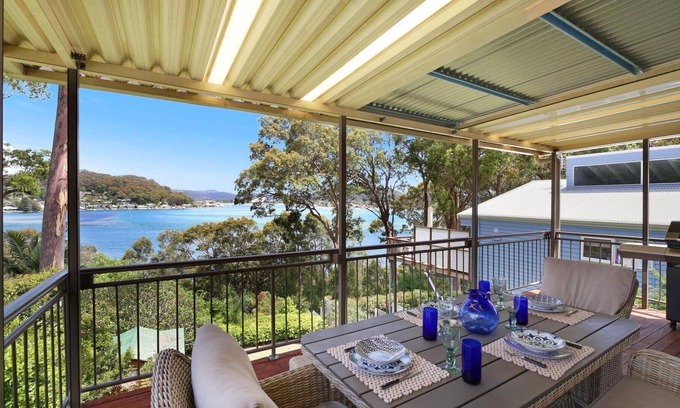 Pretty Beach House | TRANQUIL BAYSIDE COTTAGE