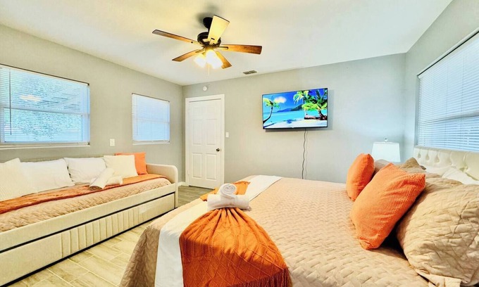 Crystal Lake House | Tranquil Florida Getaway, Garden & Courtyard View