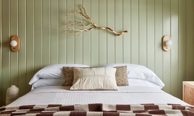Lake Placid Hotel | Tranquil King Room l Bluebird Lake Placid l Walk to Main Street