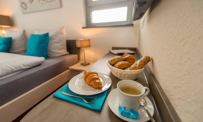 Bensheim Apartment | Travel for people of the heart 1 (-2) persons from 2 nights. Internet & parking free!