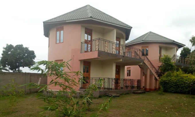 Bwera Hotel | Trax Holiday Cottages