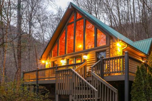 Bryson City House | Tree-Lined Cabin with Hot Tub and Deck in Bryson City