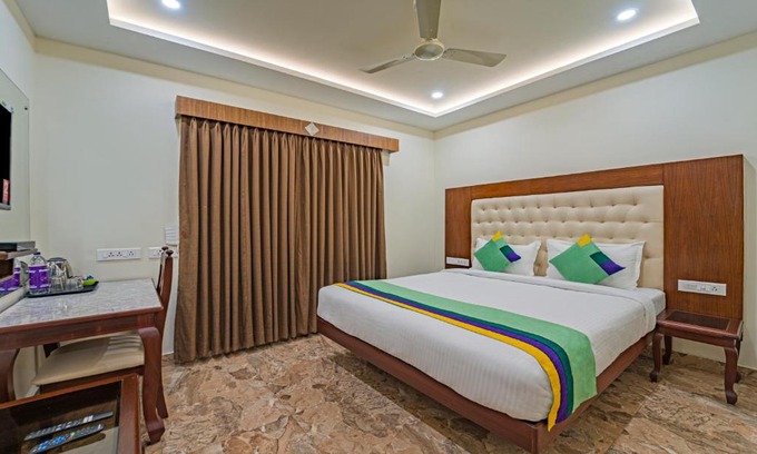 Kalapettai Hotel | Treebo Aaravi Residency, 800 Mtrs From Promenade Beach