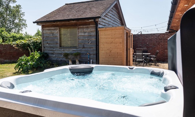 Woolhope Cottage | Treehouse Cottage Spa Retreat