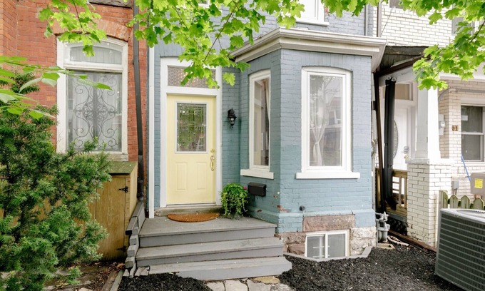 Downtown Toronto House | Treelined street downtown. 100 walk/transit score. Ideal for Work/Life/Family.