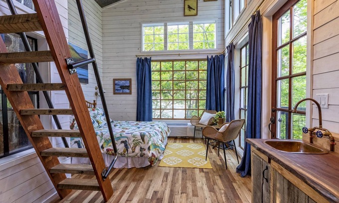 Chattanooga Cabin | Treetop Hideaways: The Dogwood Treehouse