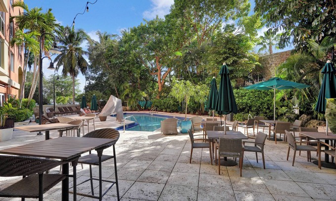 Coconut Grove Apartment | Treetop Retreat Cozy 2 Bedroom in Grove