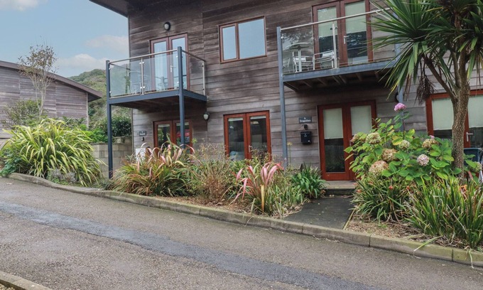 Porthtowan Cottage | TREGULLAN, pet friendly, country holiday cottage in Porthtowan