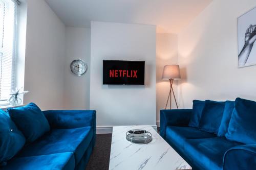 Southampton House | Trendy 4 Bedrooms-Sleeps 8-Long Term Disc-Driveway