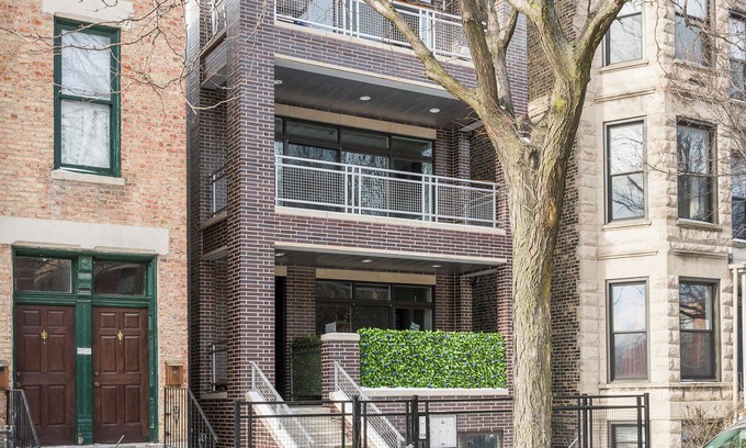 Tri-Taylor Condo | Tri-Taylor Best Kept Secret Illinois Medical District : IMD.