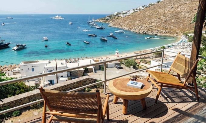 Psarou Apartment | Trinitas Mare - Psarou Beachfront House w Sea View