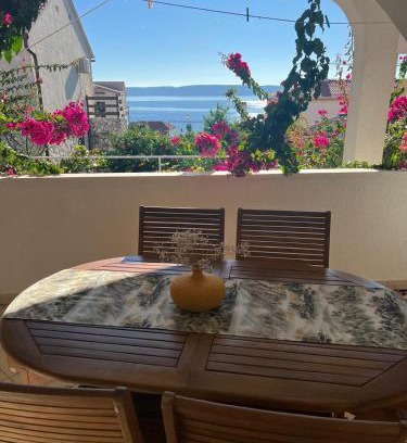 Businci Apartment | Trogir Čiovo Large seaview apartment near the sea in Okrug