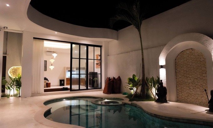 Munggu Villa | Tropical 2BR Private Villa, 6min Pererenan Beach