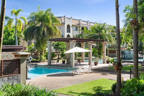 Westcourt Apartment | Tropical Gardens - Resort 9 Pools free parking