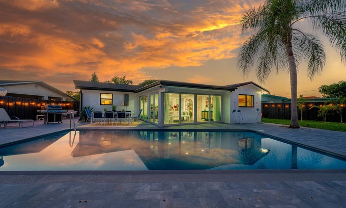 Parker Ridge House | Tropical Jungle Pool House in West Palm minutes from the beach, downtown, & PBI!
