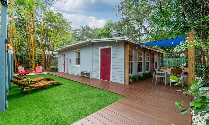 Sailboat Bend House | Tropical Paradise in Historic Sailboat Bend!