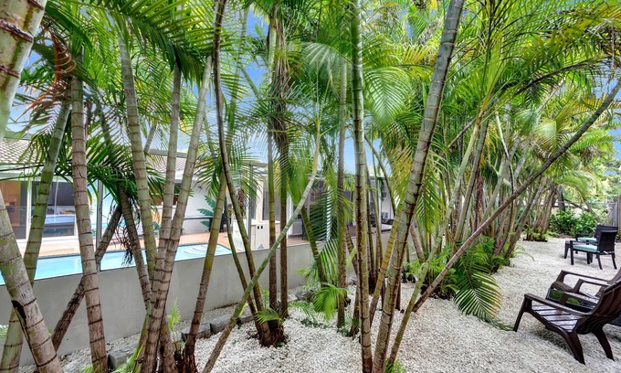 Highland Garden House | TROPICAL VACATION HOME. 6 bedrooms 4 bath pool home.