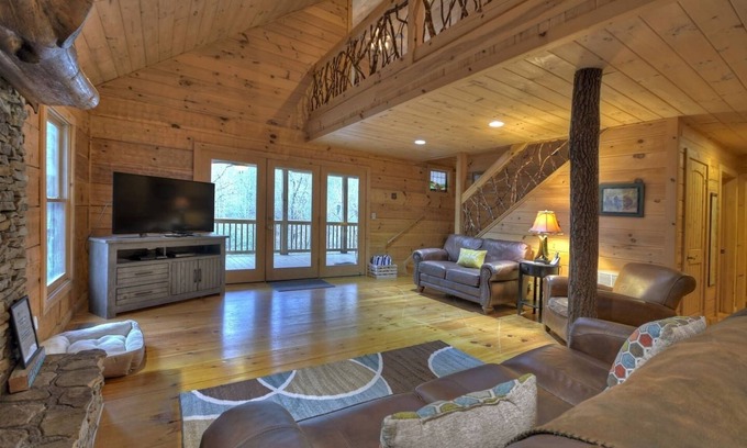 Epworth Cabin | Trout Stream Bliss: Cabin with Hot Tub Beckons