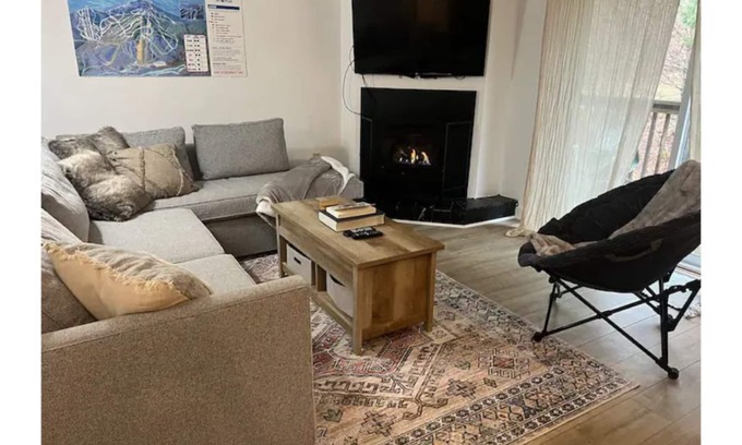 North Troy Condo | True Ski-in Ski-out! Walk to hotel-waterpark-golf